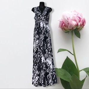 Chelsea & Theodore Black & White V Cut Neckline Long Maxi Dress